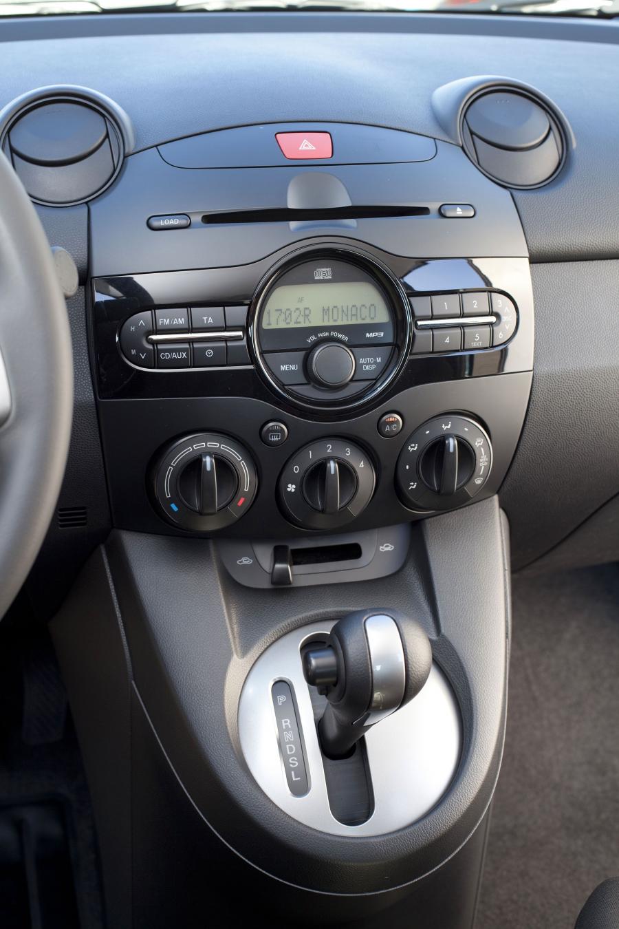  Mazda2 2010 года  (фото 35 из 183)